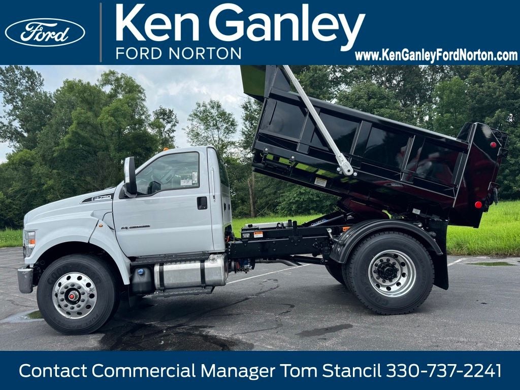 2027 Ford F-750SD Base