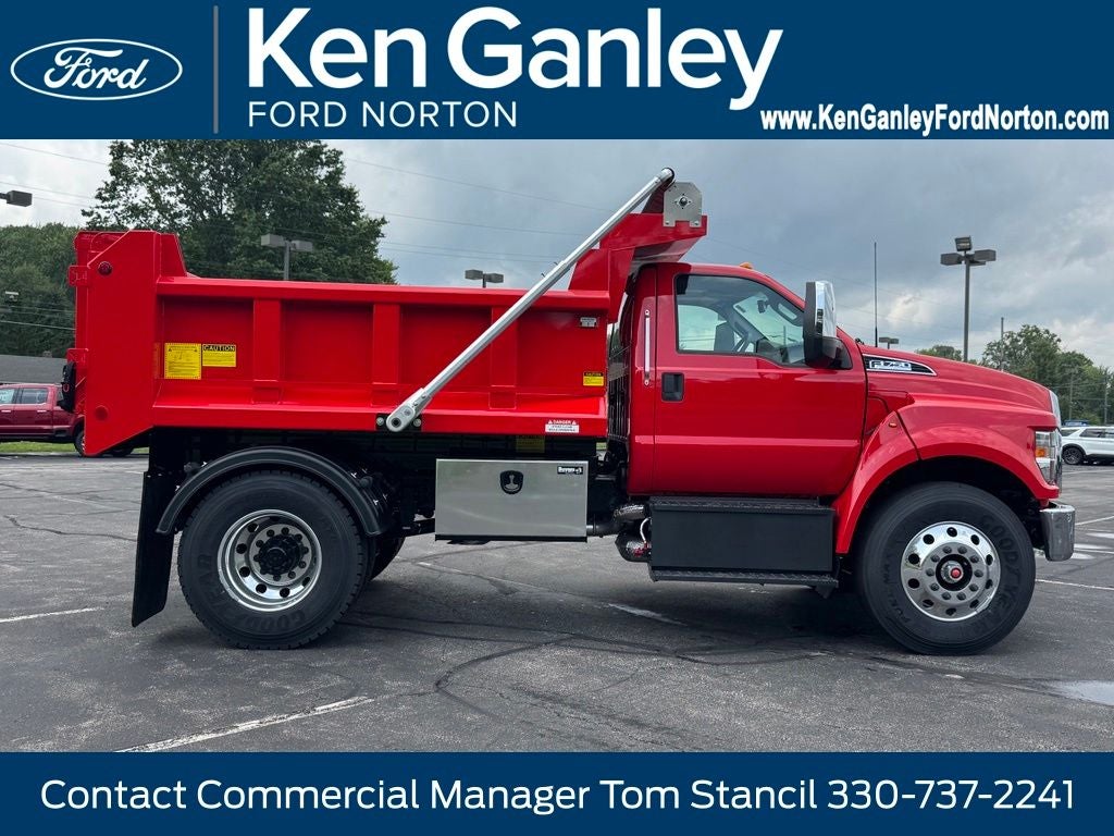2027 Ford F-750SD Base
