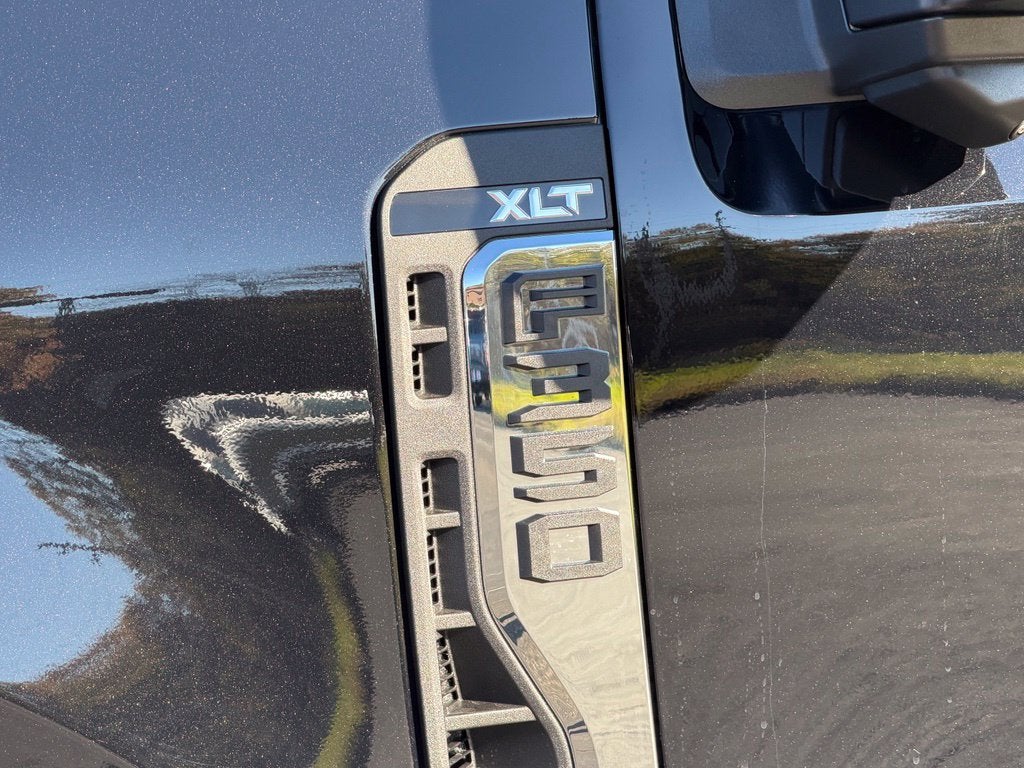 2027 Ford F-350SD XLT