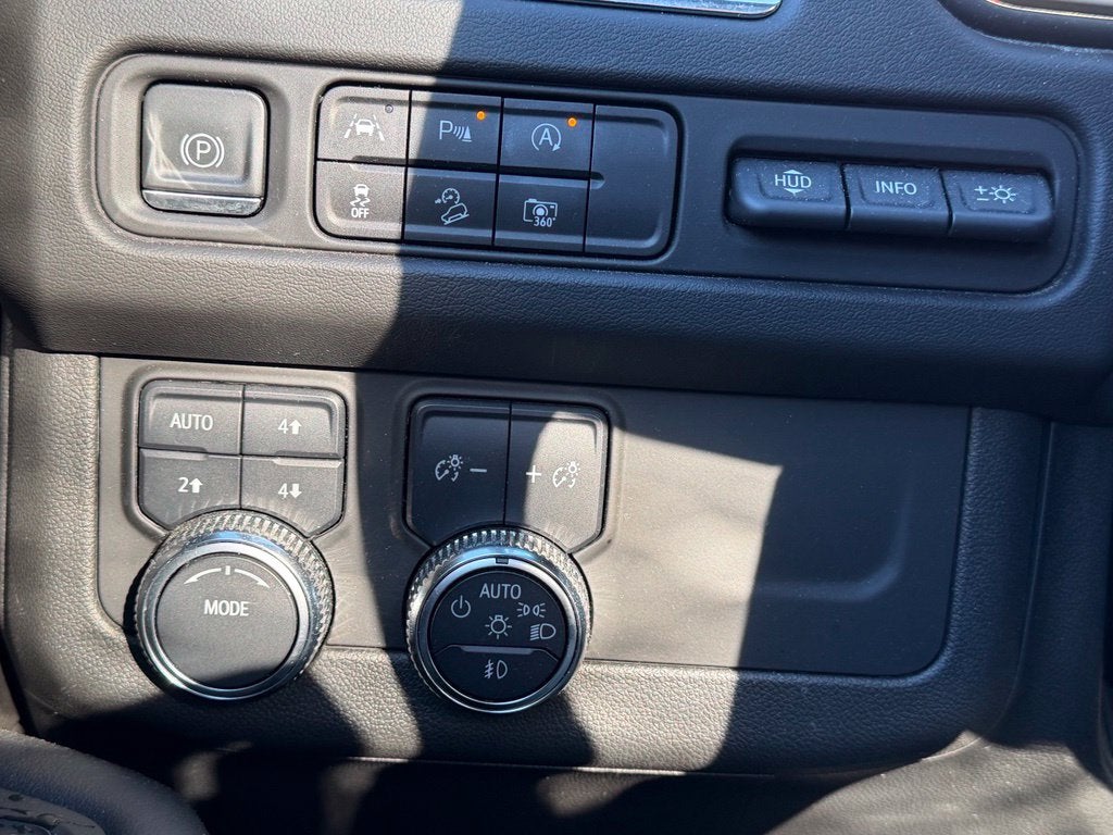 2023 GMC Yukon XL AT4