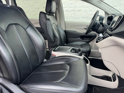 2023 Chrysler Pacifica Hybrid Touring L