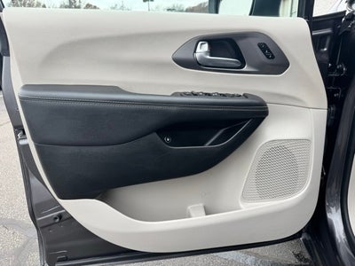 2023 Chrysler Pacifica Hybrid Touring L