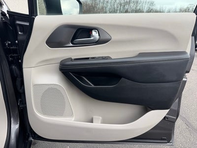 2023 Chrysler Pacifica Hybrid Touring L