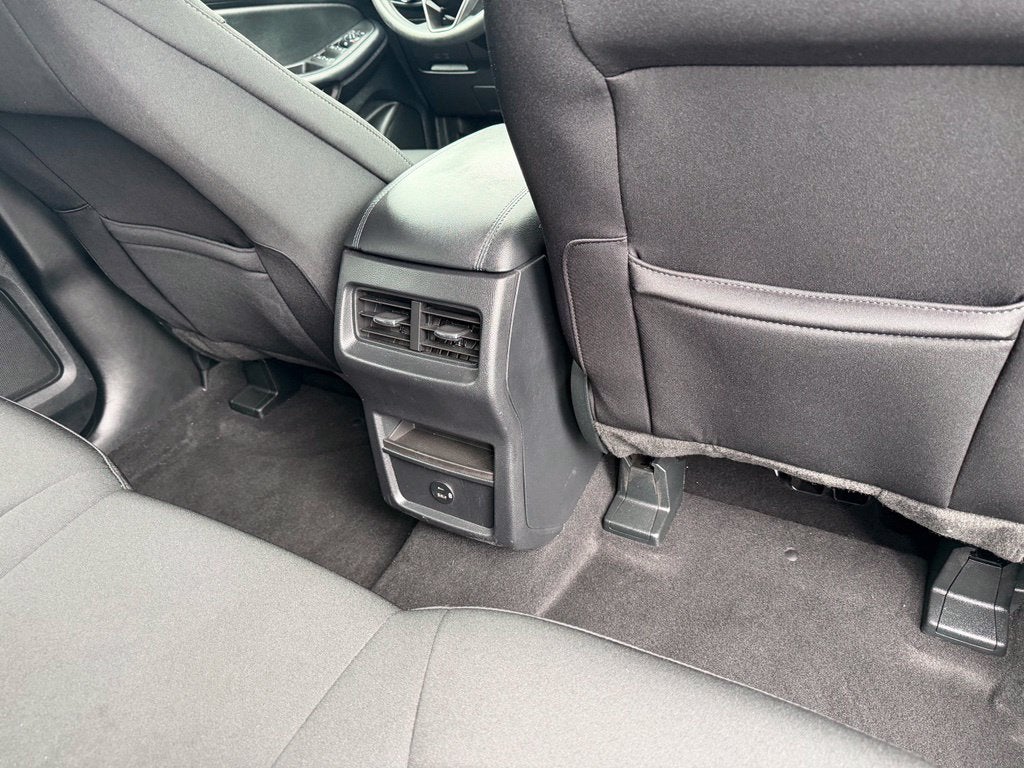 2022 Ford Edge SE