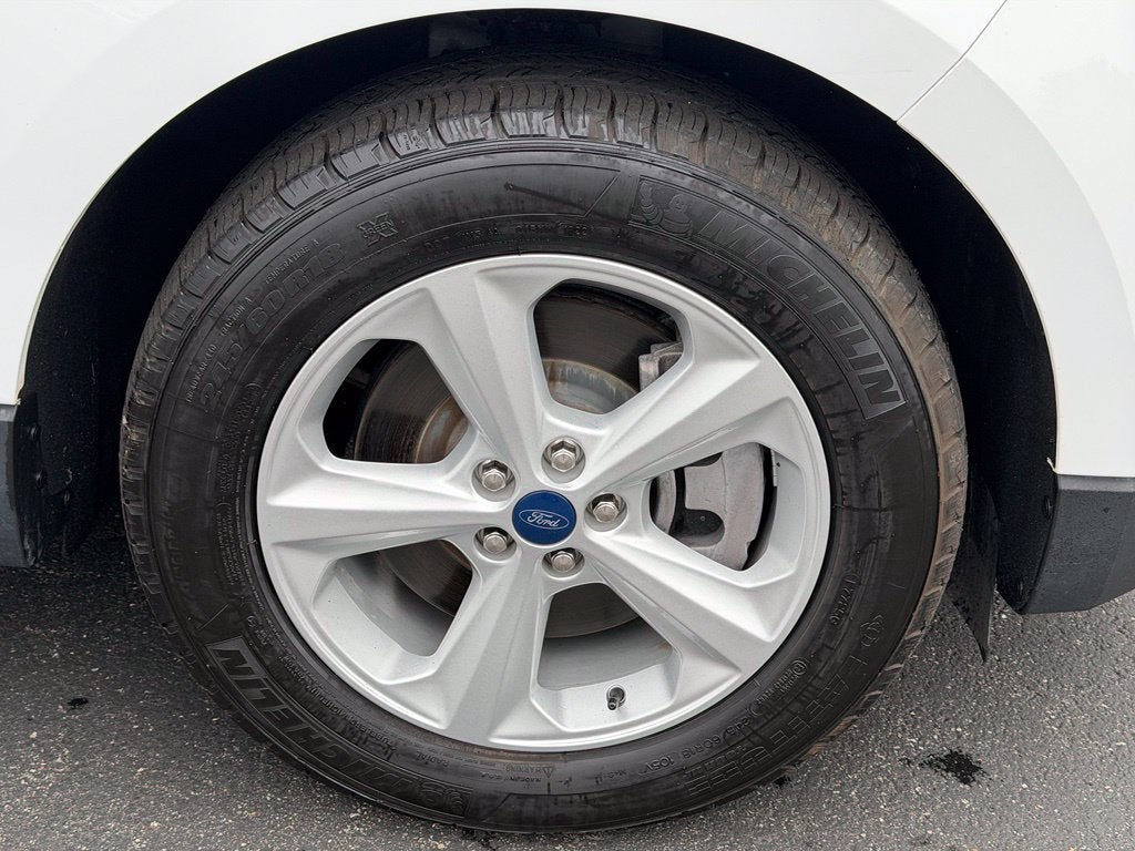 2022 Ford Edge SE