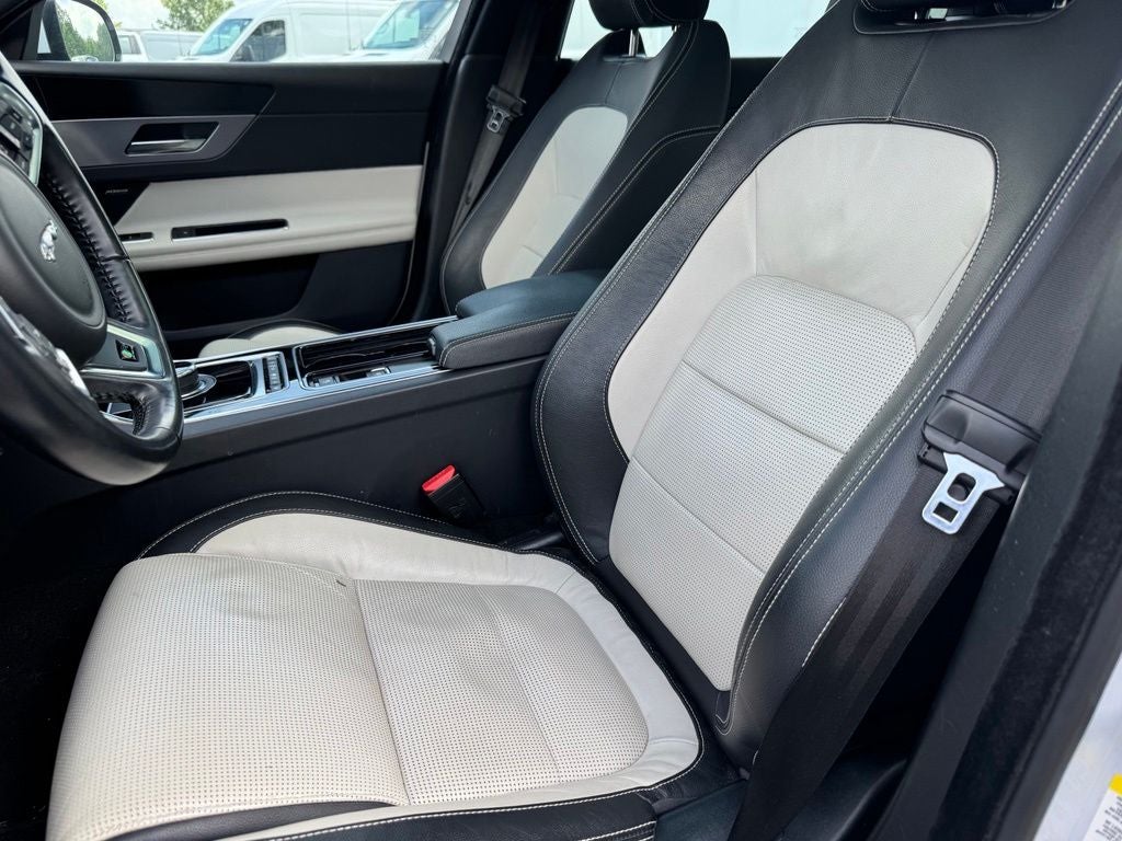 2017 Jaguar XF 35t R-Sport