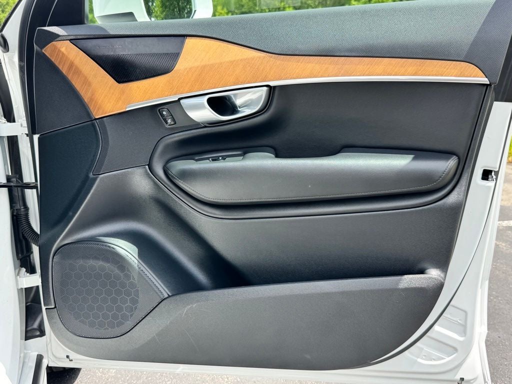 2024 Volvo XC90 Recharge Plug-In Hybrid T8 Plus Bright Theme 7 Passenger