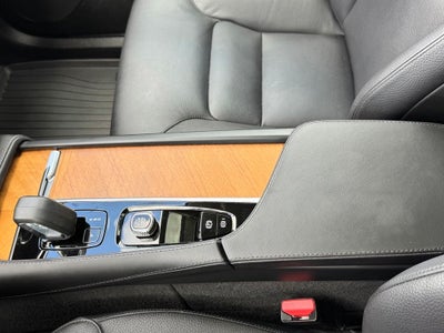 2024 Volvo XC90 Recharge Plug-In Hybrid T8 Plus Bright Theme 7 Passenger