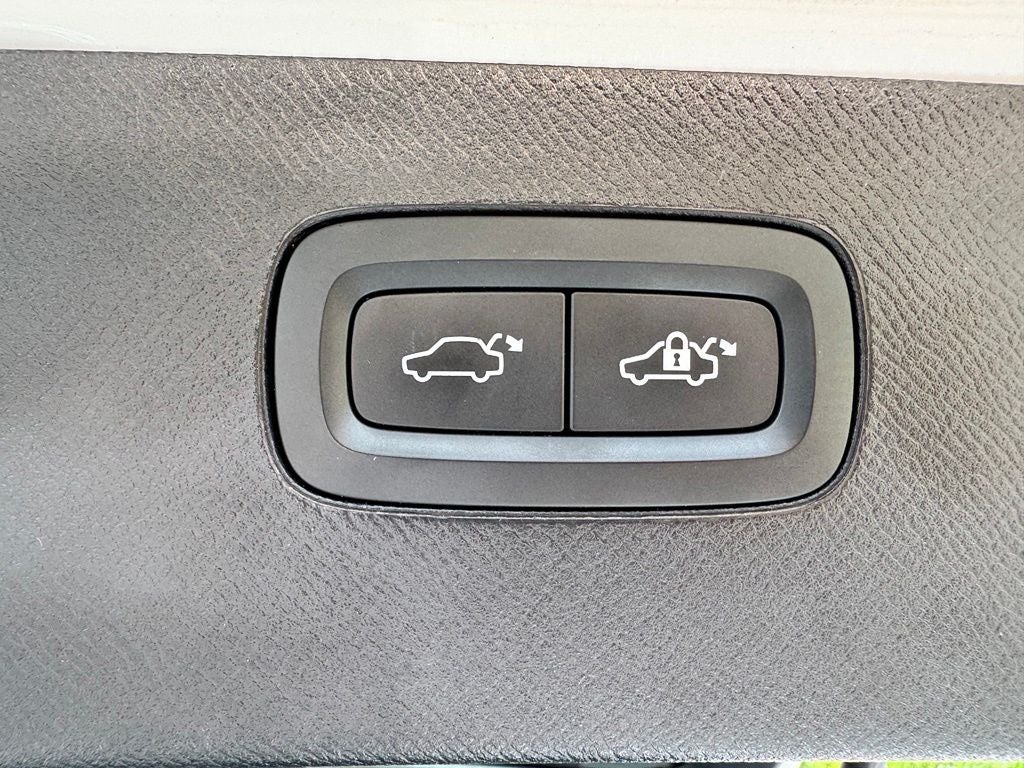 2024 Volvo XC90 Recharge Plug-In Hybrid T8 Plus Bright Theme 7 Passenger
