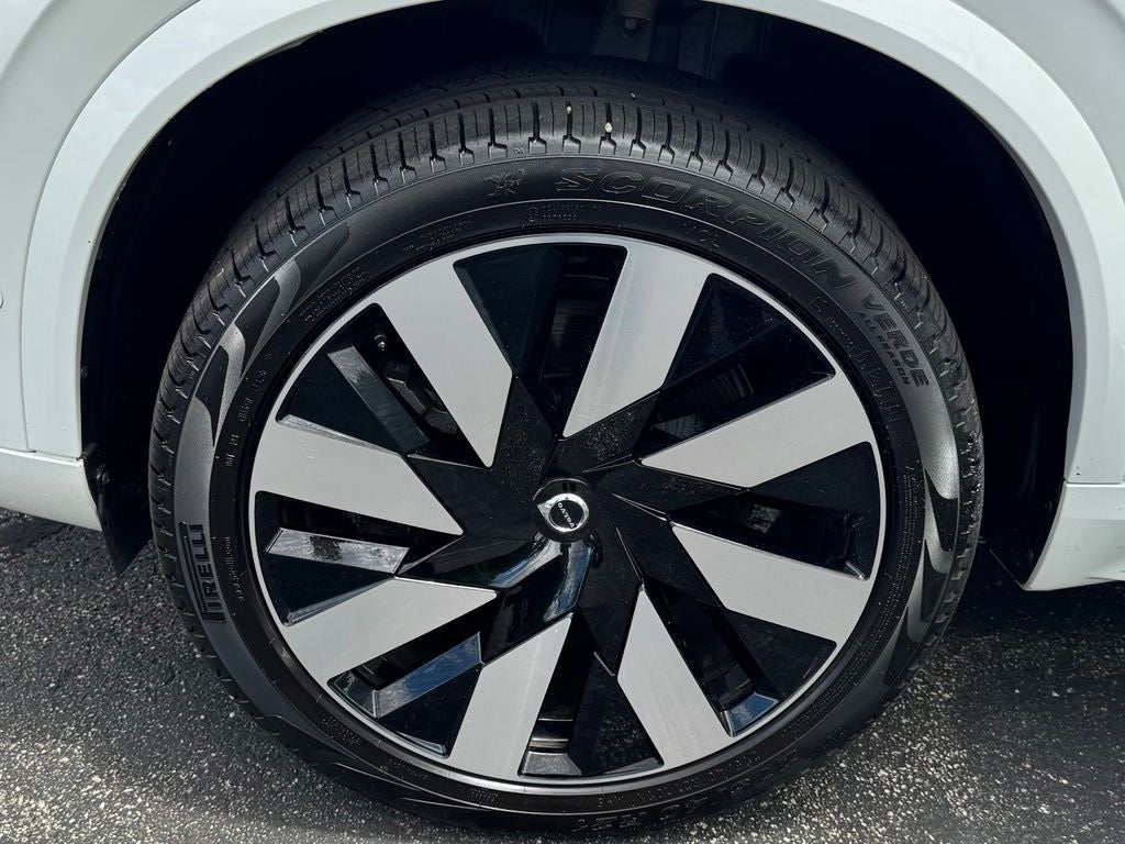2024 Volvo XC90 Recharge Plug-In Hybrid T8 Plus Bright Theme 7 Passenger