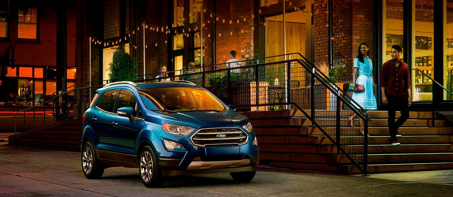 EcoSport 2021 blue in the background a restaurant